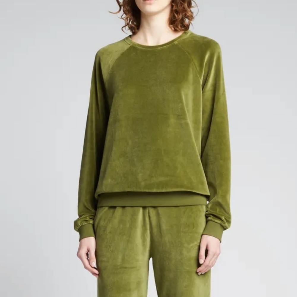 KULE The Hazel pullover velvet crewneck pullover sweater crushed olive mister